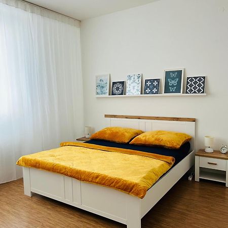 Studio Apartment Bluebell Bratislava Bagian luar foto