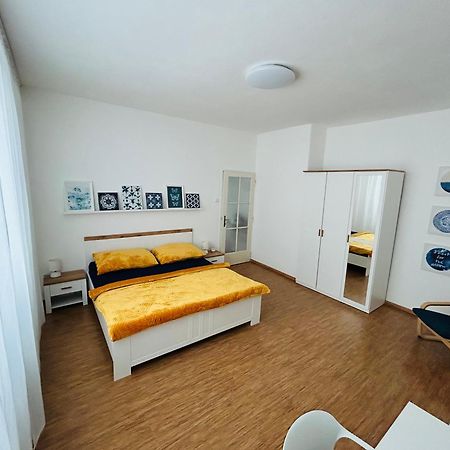 Studio Apartment Bluebell Bratislava Bagian luar foto