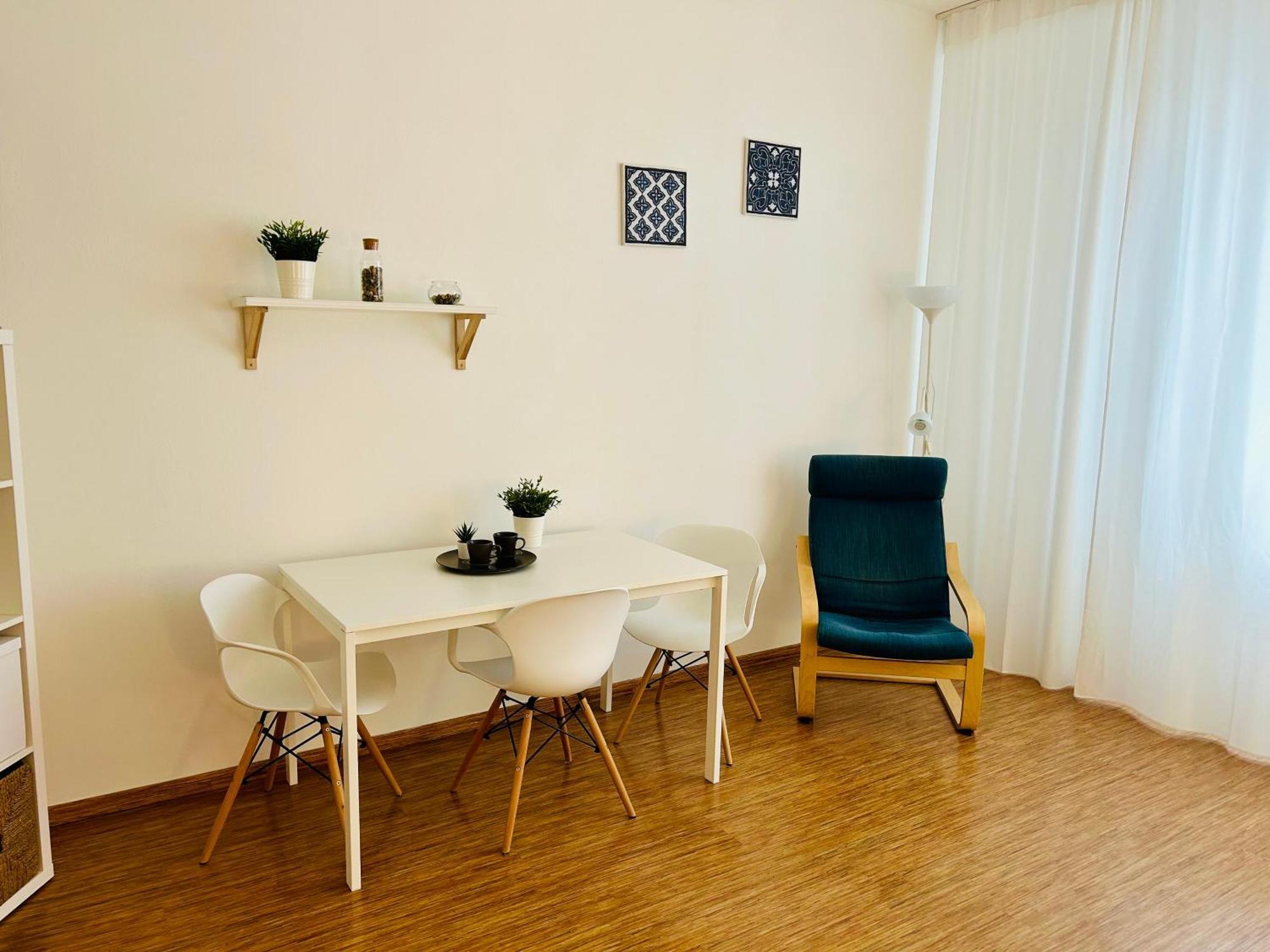 Studio Apartment Bluebell Bratislava Bagian luar foto