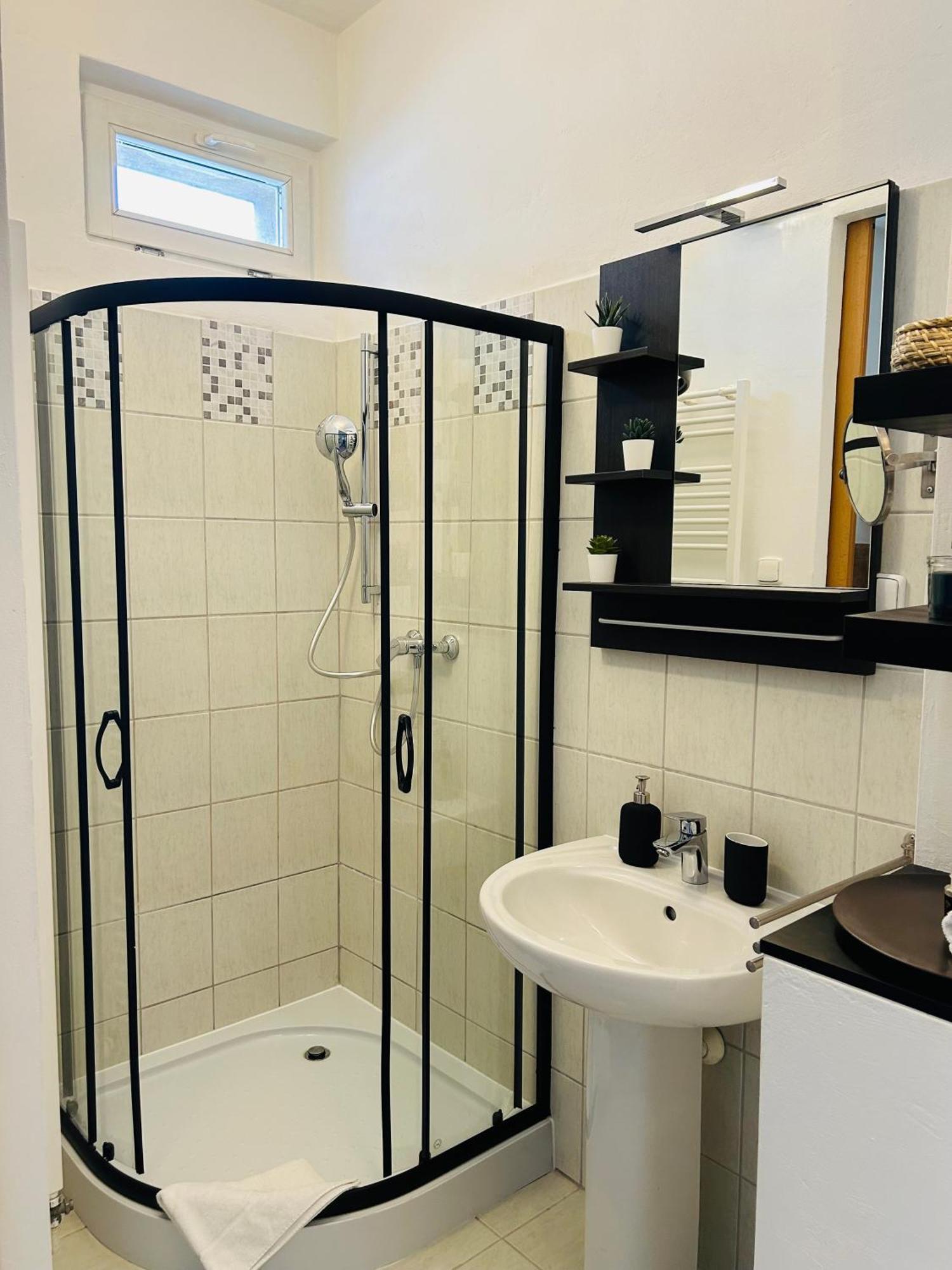 Studio Apartment Bluebell Bratislava Bagian luar foto