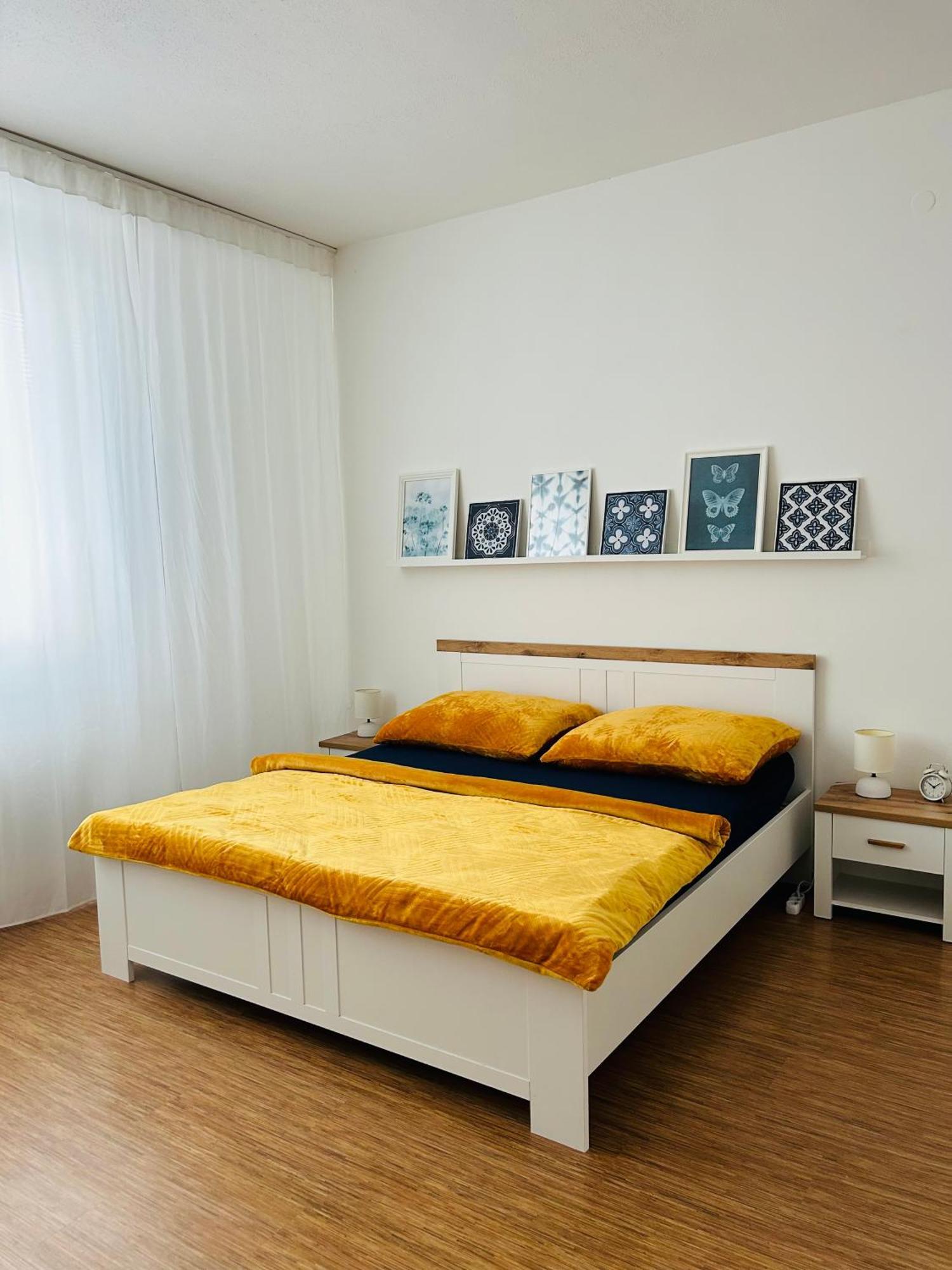 Studio Apartment Bluebell Bratislava Bagian luar foto
