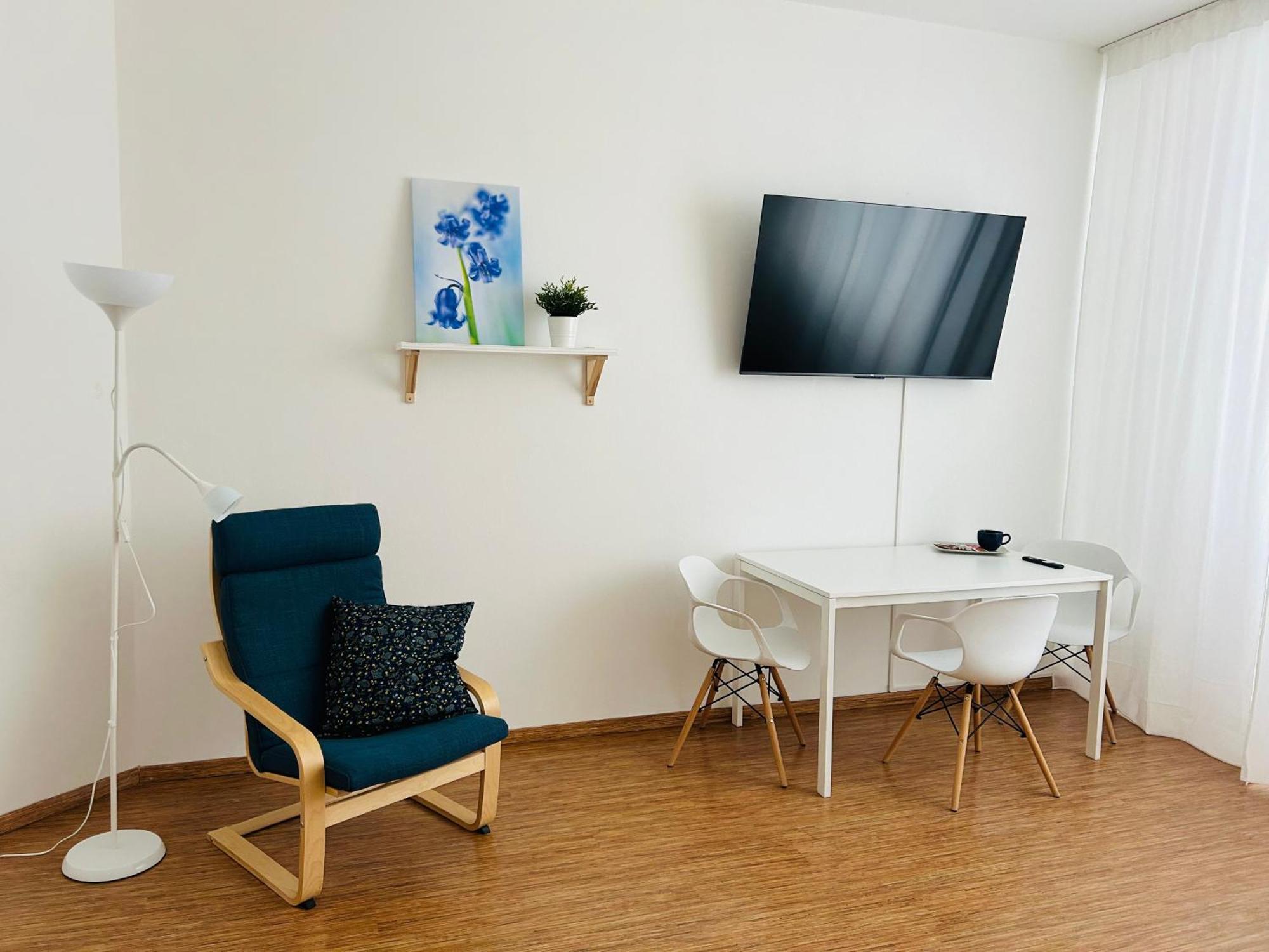 Studio Apartment Bluebell Bratislava Bagian luar foto