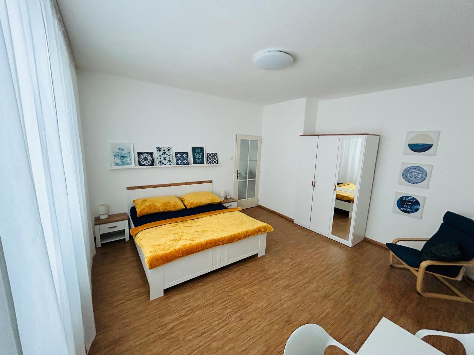 Studio Apartment Bluebell Bratislava Bagian luar foto